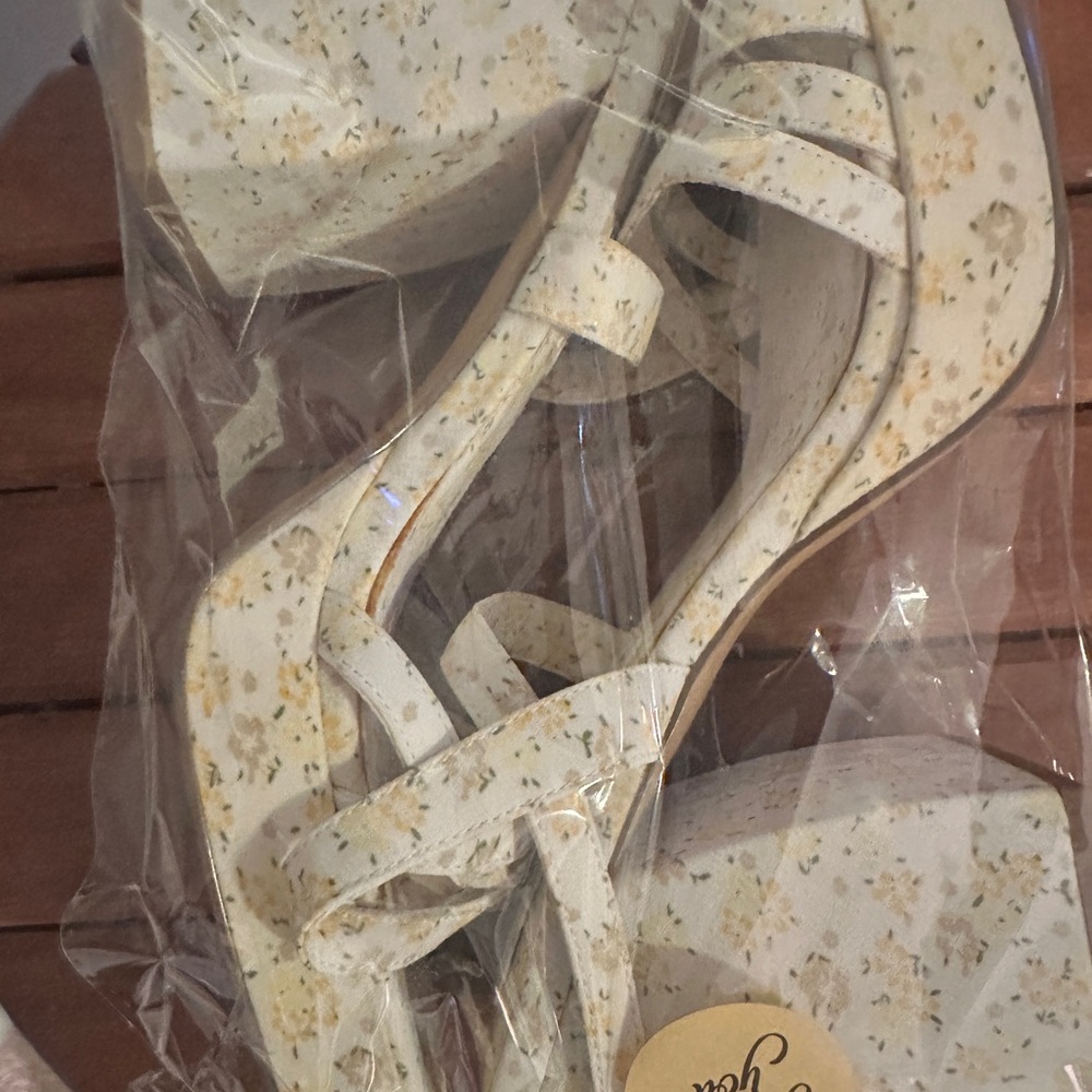 Katy Perry The Meadow Floral Open Toe Platform Heel Sandals Yellow White US 9